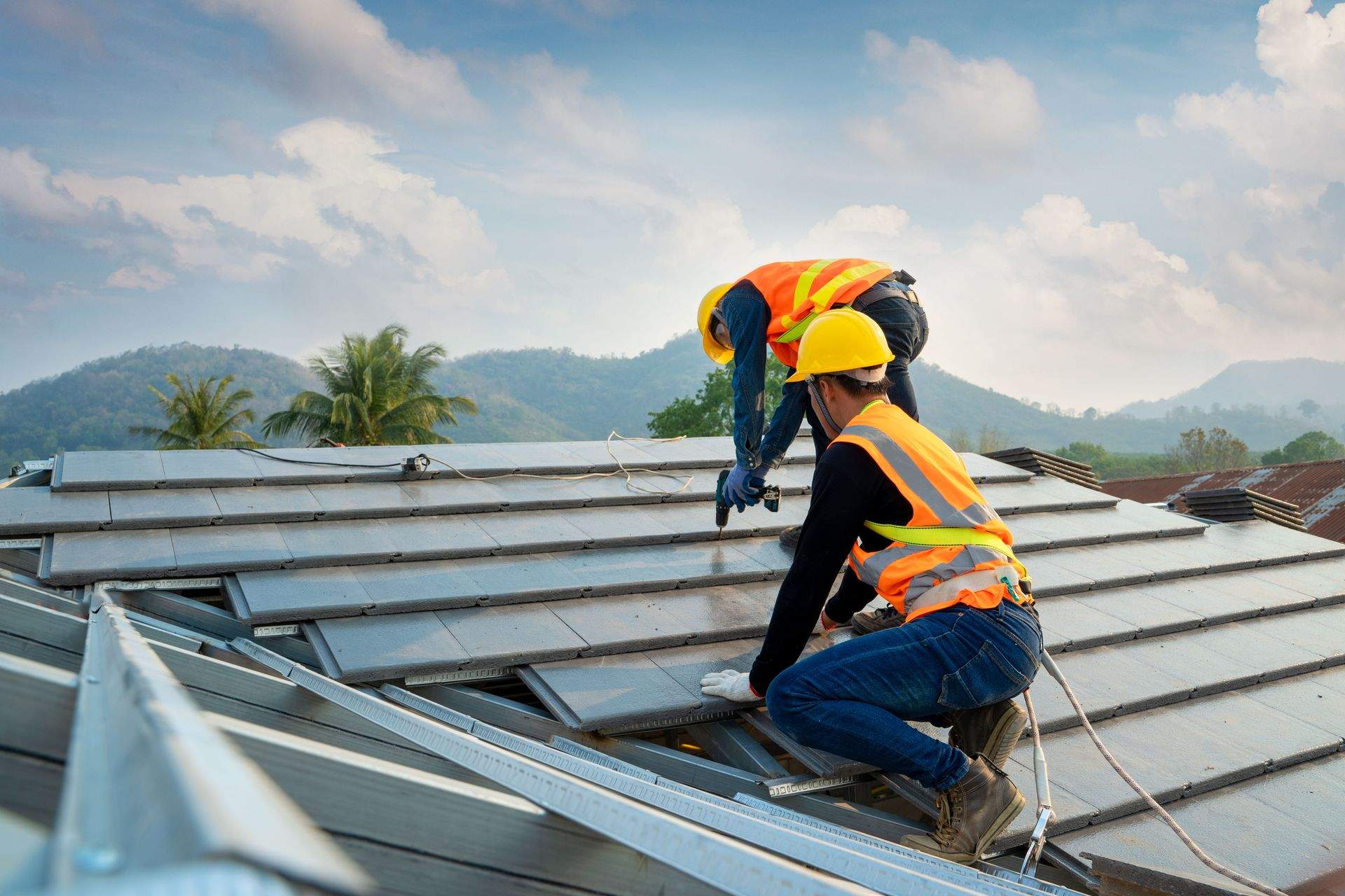 How Roofing Contractors Ensure Safety When Installing a Roof